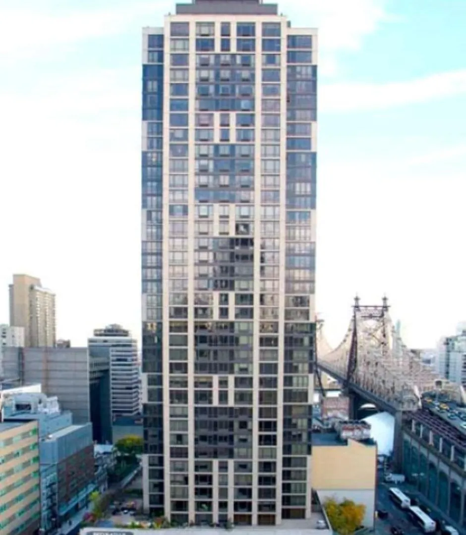 뉴욕 Churchill Living Bridge Tower Place 아파트